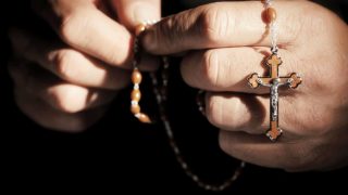 An Rosary Naomh: an gaol nach teid a-riamh ...