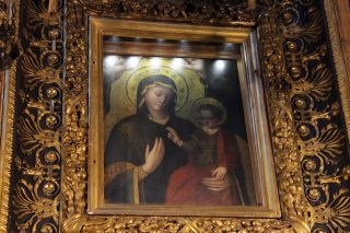 Cầu nguyện cho "Madonna della Salute" để cầu xin sự chữa lành