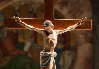Una devozione potente: il Crocifisso. Preghiere, promesse, indulgenze