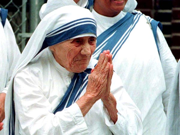 A oração que Madre Teresa recitava 9 vezes por dia para obter uma graça