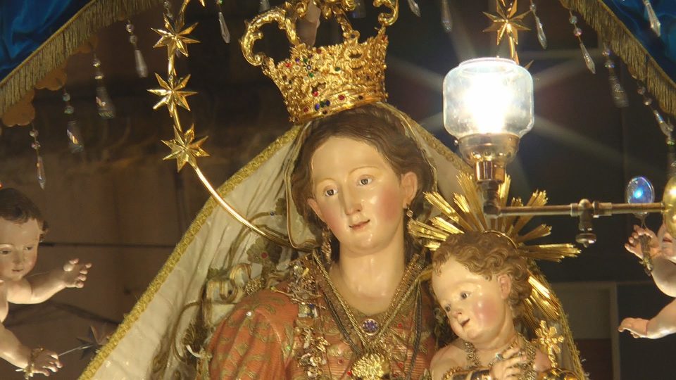 Doa pikeun nampi kurnia penting pikeun "Madonna of Mirror"
