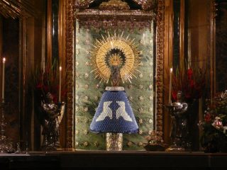 Imádkozom a Madonna del Pilar felé, hogy kérje meg a segítségét