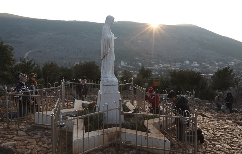 En skådespelerska konverterad i Medjugorje: räddad tack vare de sju paters, ave och gloria