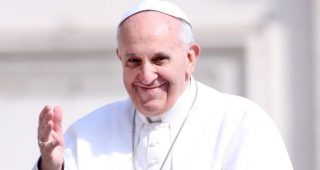 Papež Frančišek pravi istospolnim osebam: "Bog te je naredil tako in te ljubil tako"