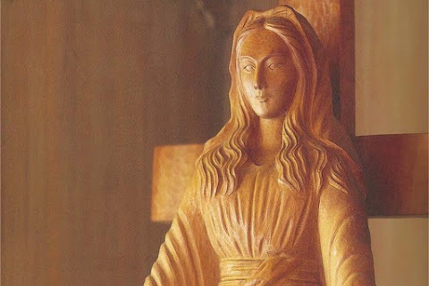 血と汗と涙：聖母マリアの像