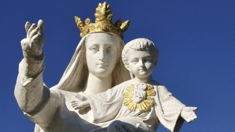 Devozione à Maria Queen: 22 d'agostu à a festa di a Madonna di a Vergine di u Celu