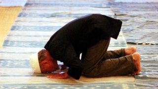 כיצד לבצע תפילות איסלאמיות יומיות