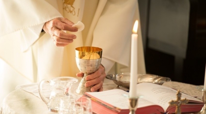 De fersiken en beloften fan Jezus foar dyjingen dy't tawijing oan 'e eucharisty oefenje