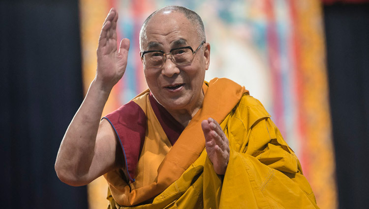 Wrâldreligy: Hat de Dalai Lama it houlik fan gay goedkard?