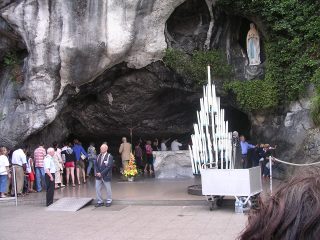 Sveta Bernadette i vizije Lourdesa