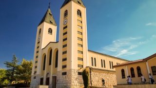 Cé hé Íosa duitse? Insíonn Mhuire duit é seo i Medjugorje