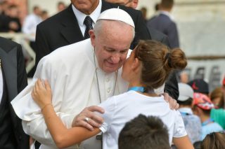 Paus Fransiskus: menyatakan kasih Tuhan melalui menjaga orang yang memerlukan