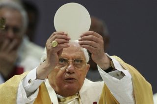 Muxuu Pope Benedict ka yiri cinjirka galmada?