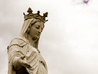 د ورځې عملي تعقیب: د مریم مړینه ، عظمتونه او فضیلتونه موندل