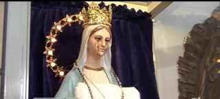 Nossa Senhora "chora" em Catânia em procissão entre os fiéis