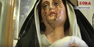 Sisilia: Wanita kita hari ini menangis air mata kepada Giampilieri (video). Salib di dinding ...