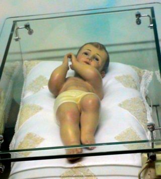 Новости: статуя Младенца Иисуса плачет человеческими слезами