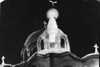 Фотография Девы Марии появилась над церковью