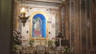 Besuch des Heiligtums der Madonna dei lasti, um den Monat Mai für Maria zu schließen