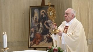 Paven: djevelen ønsker å ødelegge Kirken av misunnelse med makt og penger