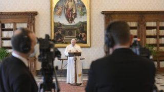 Pave Francis: Den Hellige Ånd lyser opp og støtter våre trinn