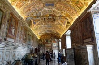 Ватиканы музей, архив, номын сан дахин нээхээр бэлтгэж байна