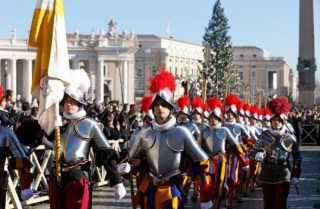 Vatican: Pengawal Switzerland menerima latihan dalam keselamatan, kepercayaan, kata pendeta