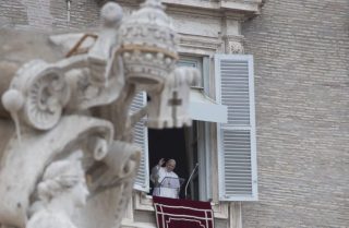 El Papa Francisco pide ayuda a los migrantes y el fin de los combates en Libia.