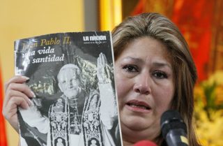 Milagro de Juan Pablo II "mujer recuperada de aneurisma cerebral"