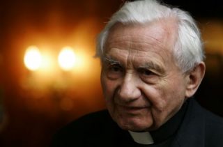 Monsignor Ratzinger, bror til paven dør på 96 år