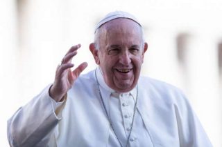 Naghatag usa ka donasyon si Pope Francis sa World Food Program tungod kay ang pandemya hinungdan sa pagdako sa kagutom