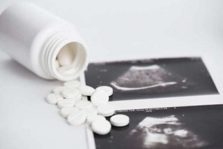 Італія планує дозволити таблетки про аборт без госпіталізації