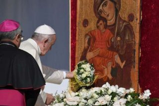 O Papa Francisco apoia o proxecto para "liberar" á Virxe María da explotación mafia en Italia