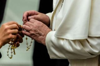 Piskoposlar, Katolikleri kriz zamanlarında Mary'ye dönmeye çağırıyor