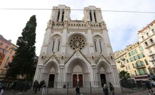 Tre dödade i en terroristattack mot den franska basilikan