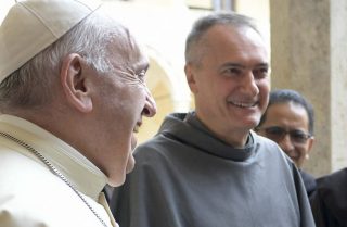 Bho innleadair gu friar: sgeulachd an Cardinal Gambetti ùr