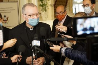 Cardinal Parolin hais txog lub Vatican tsab ntawv xyoo 1916 txwv tsis pub tawm tsam lwm haiv neeg li cov coj