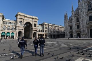 Itàlia registra més d’un milió de casos de coronavirus mentre els metges continuen impulsant el bloqueig