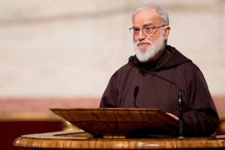 En simpel præst for kirken: Den pavelige prædiker forbereder sig på at blive udnævnt til kardinal