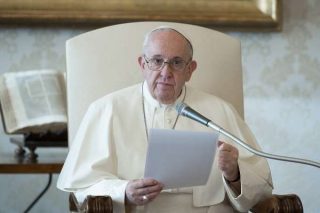 Paus Franciscus moedigt jonge economen aan om van de armen te leren