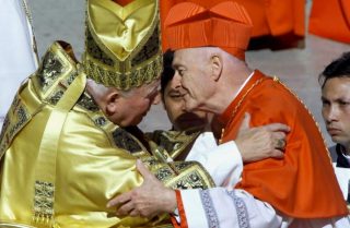 Польські вчені застерігають проти "наклепів" на Івана Павла II після доповіді Маккаріка
