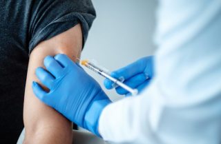 Gruppen gefouert vu pro-life Dokteren intervenéieren op d'Entwécklung vu COVID-19 Impfungen