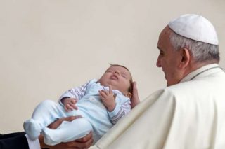 Pápež František žiada „kultúru starostlivosti“ v posolstve Svetového dňa mieru 2021