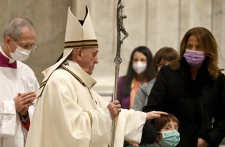 De paus ropt it jier fan famyljes út, biedt advys om de frede te hâlden