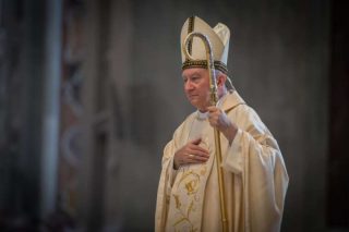 Il cardinale Parolin torna in Vaticano dopo un intervento chirurgico