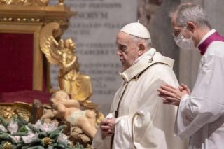 Poopst Franziskus op Chrëschtdag: Den aarme Krëpp war voller Léift