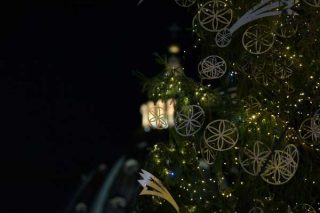 L'arbre de Noël du Vatican de cette année a des ornements faits à la main par des sans-abri