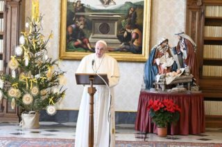 Pave Frans opfordrer alle familier til at se til Jesus, Maria og Joseph for 'sikker inspiration'