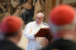 Pope Francis rọ Roman Curia lati koju ‘aawọ ti ecclesial’