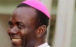 Kidnapped Nigerian Bëschof, Katholike bieden fir seng Sécherheet